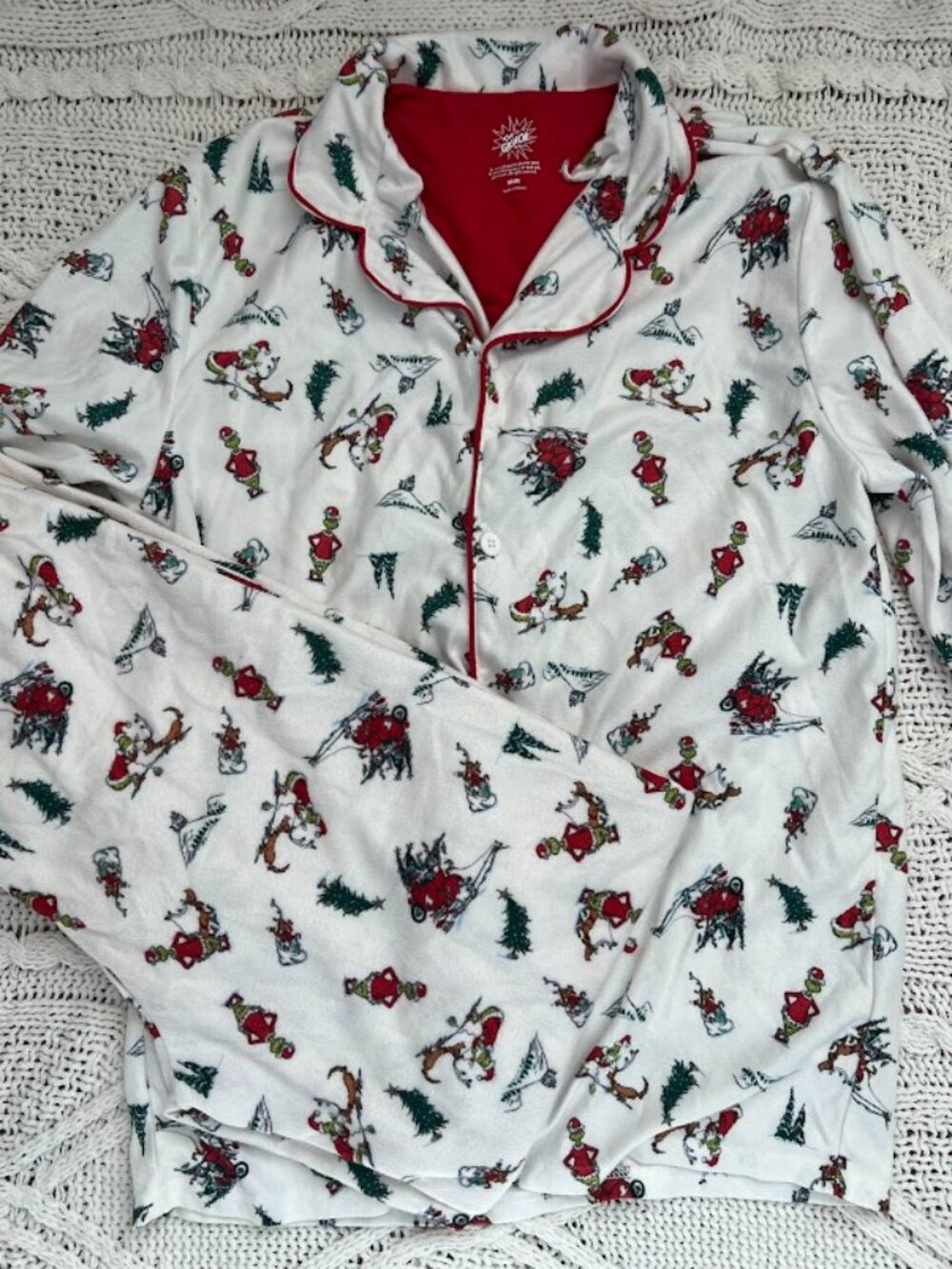 Dr. Seuss The Grinch Holiday Christmas Button-Up Pajama Set Size Medium